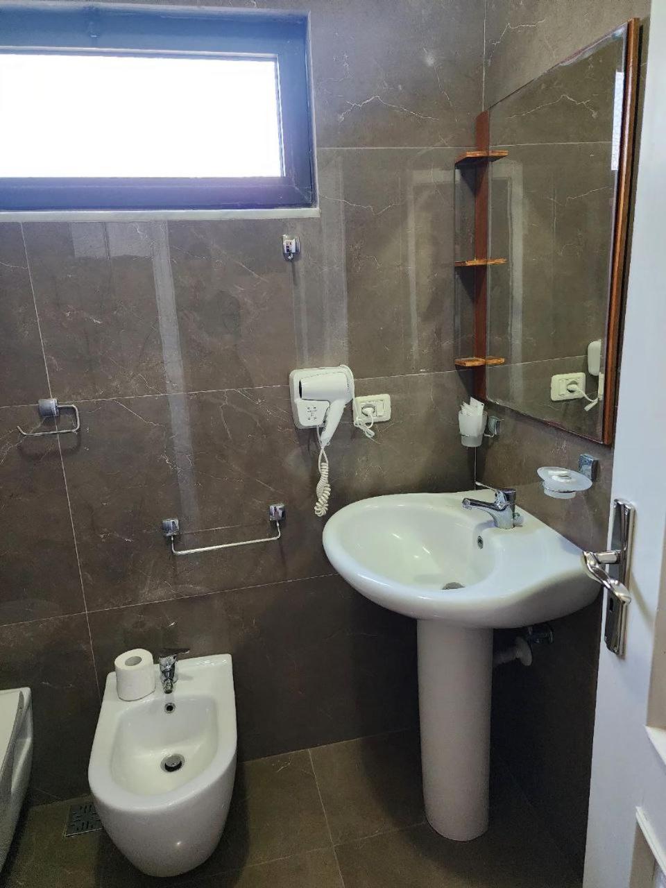 Hotel Maren Durrës Pokoj fotografie
